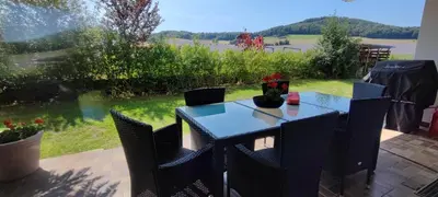 Ein allgemeiner Bergblick oder ein Berglick von der Ferienwohnung aus