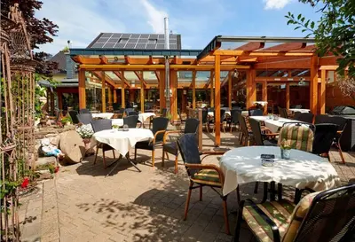 Ein Restaurant oder anderes Speiselokal in der Unterkunft Ferienwohnungen Mäusenest