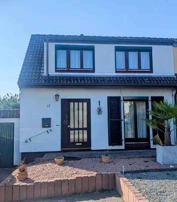 Das Gebäude in dem sich das Ferienhaus befindet