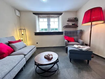 Ein Sitzbereich in der Unterkunft Fachwerkhaus Rosengärtchen by Vulkaneifel-Chalets