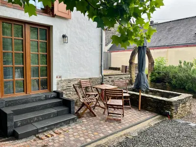 Das Gebäude in dem sich das Ferienhaus befindet