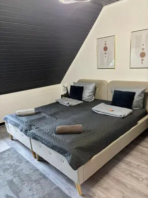 Ein Bett oder Betten in einem Zimmer der Unterkunft Schönes Apartment in der Altstadt
