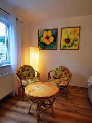 Ein Sitzbereich in der Unterkunft Ferienwohnung Kisselbach