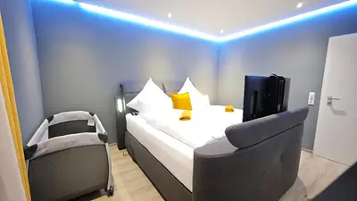 TV/Unterhaltungsangebot in der Unterkunft DANESSI-Familie,Business,nahe Koblenz,6 Personen,Saniert,direkte Anbindung Industriegebiet,TV Kingsize Boxspringbett