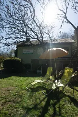 Ein Garten an der Unterkunft Haus Im Wiesengrund EG