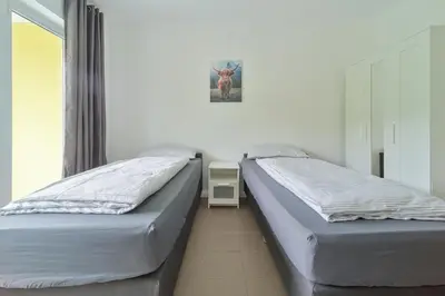 Ein Bett oder Betten in einem Zimmer der Unterkunft Monteurwohnungen in Trier - Parkplatz - Einzelbetten - Waschmaschine und Trockner