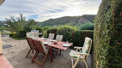 Ein allgemeiner Bergblick oder ein Berglick von der Ferienwohnung aus