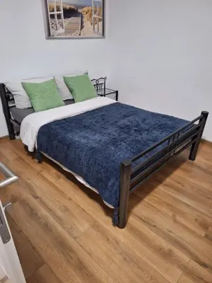 Ein Bett oder Betten in einem Zimmer der Unterkunft Suma Appartment 10min from Railstation