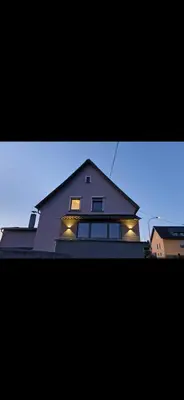 Das Gebäude in dem sich the country house befindet