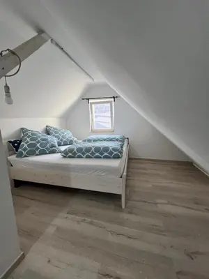 Ein Bett oder Betten in einem Zimmer der Unterkunft Winningen Ferienwohnung Beste Lage Terrasse