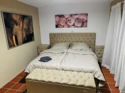 Ein Bett oder Betten in einem Zimmer der Unterkunft RheinOase mit Garten für Familien & Gruppen