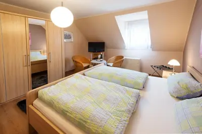 Ein Bett oder Betten in einem Zimmer der Unterkunft Weingut & Gästehaus Edwin Hoffmann