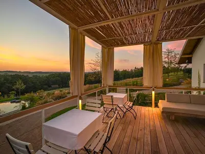 Ein Balkon oder eine Terrasse in der Unterkunft Valentyns Farmhaus