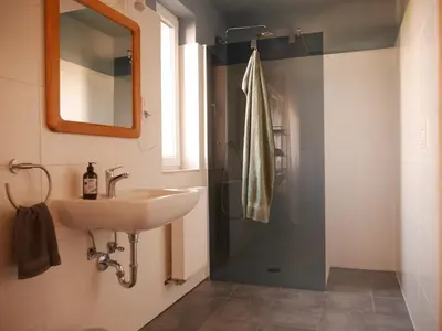 Ein Badezimmer in der Unterkunft Gartenblick Kottenheim - Gemütliche 95qm mit eigenem Garten