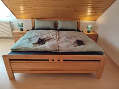 Ein Bett oder Betten in einem Zimmer der Unterkunft Rheinuferhaus
