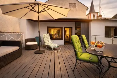Ein Sitzbereich in der Unterkunft Ferienhaus Loreleyresidenz Kestert