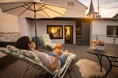 Ein Sitzbereich in der Unterkunft Ferienhaus Loreleyresidenz Kestert