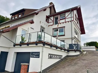 Das Gebäude in dem sich die Ferienwohnung befindet