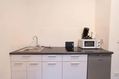 Küche/Küchenzeile in der Unterkunft Modernes Studio Koblenz mit Küche, WLAN & Gemeinschaftsbad