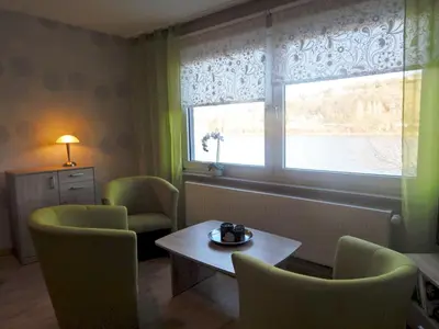 Ein Sitzbereich in der Unterkunft Ferienwohnung Rheinblick Koblenz