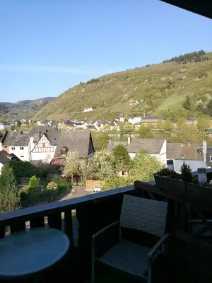 Ein allgemeiner Bergblick oder ein Berglick von des Privatzimmers aus