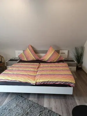 Ein Bett oder Betten in einem Zimmer der Unterkunft Gästehaus Spies