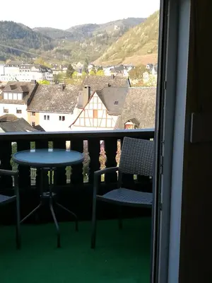 Ein allgemeiner Bergblick oder ein Berglick von des Privatzimmers aus