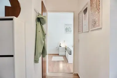 Ein Bett oder Betten in einem Zimmer der Unterkunft NEU Gemütliche Wohnung für max 5 Personen mit Balkon nähe Mosel mit Blick auf die Weinberge