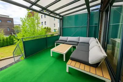 Ein Balkon oder eine Terrasse in der Unterkunft Modernes Zimmer mit eigener Küche & Bad