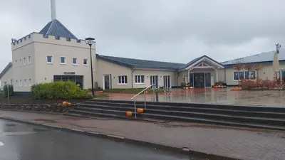 Das Gebäude in dem sich der Ferienpark befindet