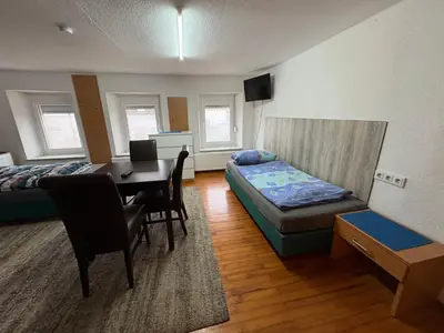 Ein Bett oder Betten in einem Zimmer der Unterkunft Gusenburg H 14 für bis 8 Personen Monteurwohnung