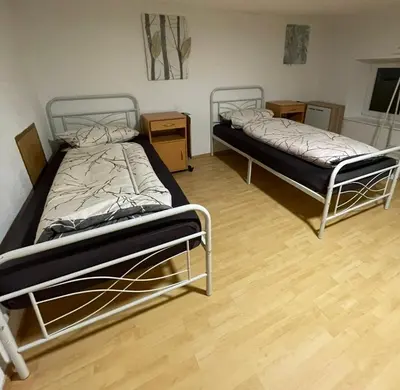 Ein Bett oder Betten in einem Zimmer der Unterkunft Gusenburg B 13o Monteur Wohnung bis 9 Personen