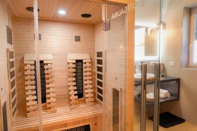 Ein Badezimmer in der Unterkunft Premiumzeit Pure Apartment Bostalsee mit Infrarotkabine