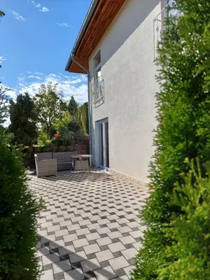 Das Gebäude in dem sich die Ferienwohnung befindet