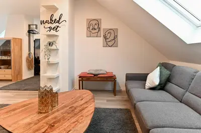 Ein Sitzbereich in der Unterkunft Charming apartment in Miesenheim