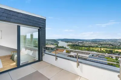 Ein Balkon oder eine Terrasse in der Unterkunft Luxury house with exclusive views