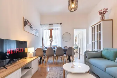 TV/Unterhaltungsangebot in der Unterkunft Stylish old apartment with terrace in Neuwied