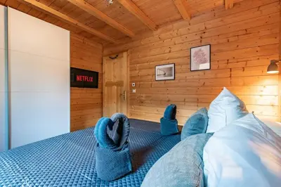 Ein Sitzbereich in der Unterkunft Wellness Lakehouse mit Sauna, Whirlpool in der Natur