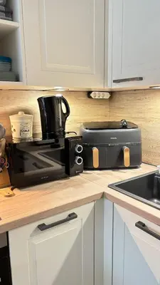 Küche/Küchenzeile in der Unterkunft Full City Apartment