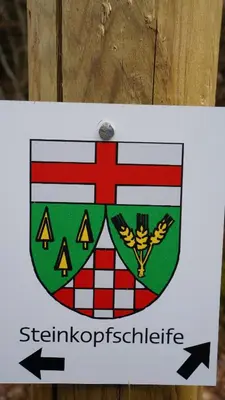 Ein Zertifikat, Auszeichnung, Logo oder anderes Dokument, das in der Unterkunft Ferienwohnung Hunsrücknest ausgestellt ist
