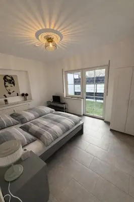 Ein Bett oder Betten in einem Zimmer der Unterkunft Apartment 61 - Ideal für Geschäfts- & Urlaubsreisen 90 m2