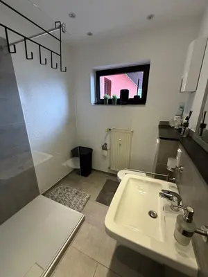 Ein Badezimmer in der Unterkunft Apartment 61 - Ideal für Geschäfts- & Urlaubsreisen 90 m2