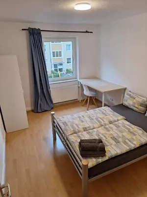 Ein Bett oder Betten in einem Zimmer der Unterkunft Middle privat Room 5 min walk from Railstation