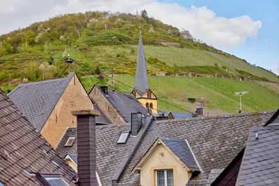 Ein allgemeiner Bergblick oder ein Berglick von der Ferienwohnung aus