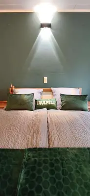 Ein Bett oder Betten in einem Zimmer der Unterkunft Fell & Pfote
