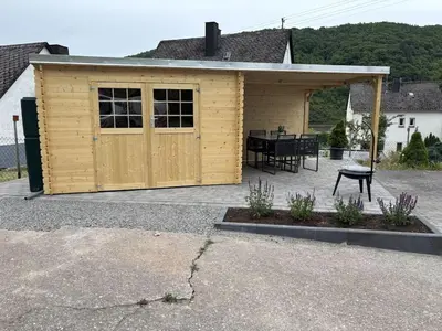 Das Gebäude in dem sich das Ferienhaus befindet