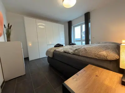 Ein Bett oder Betten in einem Zimmer der Unterkunft FeWoMo Panorama Loft, Mosel Promenade Cochem ,Moselblick, Burgblick, barrierefrei, bis 6 Personen