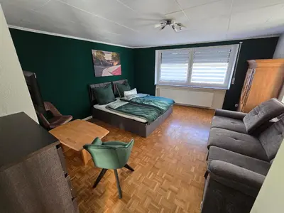 Ein Sitzbereich in der Unterkunft GreenHell Stays - Nürburgring
