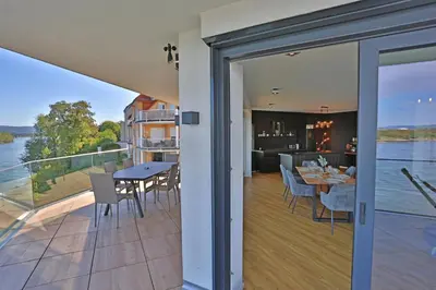 Ein Balkon oder eine Terrasse in der Unterkunft Exklusive Wohnung mit Balkon und direktem Rheinblick mit 2 Schlafzimmern für bis zu 5 Gäste