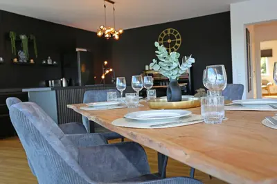 Ein Sitzbereich in der Unterkunft Exklusive Wohnung mit Balkon und direktem Rheinblick mit 2 Schlafzimmern für bis zu 5 Gäste